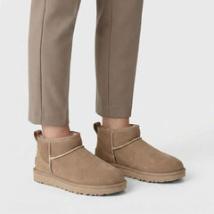 Stivaletto UGG W CLASSIC ULTRA MINI 1116109 - Sand